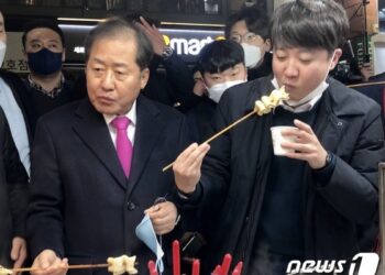 洪, 이준석과 ‘헤어질 결심’…”자중 당부했건만 막장정치, 이젠 모르겠다”