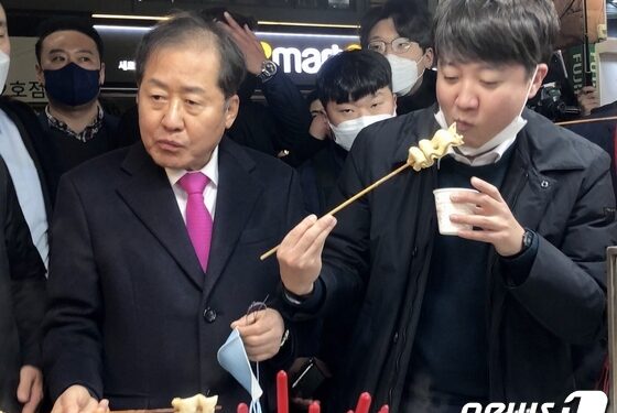 洪, 이준석과 ‘헤어질 결심’…”자중 당부했건만 막장정치, 이젠 모르겠다”
