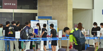 대구국제공항…피서객들로 북적 북적 – 대구일보