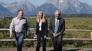 “금리 인상 갈 길 멀었다”…파월 8분 연설에 날아간 100조원