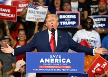 트럼프 “바이든은 국가의 적”…전·현직 대통령 결전장 된 미 중간선거