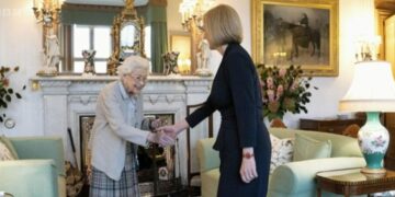 트러스 신임 영국 총리, 엘리자베스 여왕 만나 정식 임명