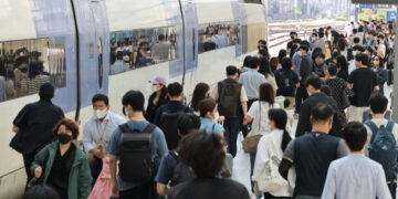 추석 연휴 시작…밥상머리 정치 화두는?