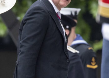 74살 찰스, 떠들썩한 왕세자 시절 끝나고 ‘위기의 시대’ 왕으로