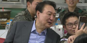 [정치]尹, 수방사 격려 오찬…장병 부모들과 ‘즉석 영상통화’