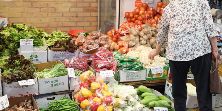 세계는 지금 ‘물가와의 전쟁’…저소득층 체감 물가는 더 혹독