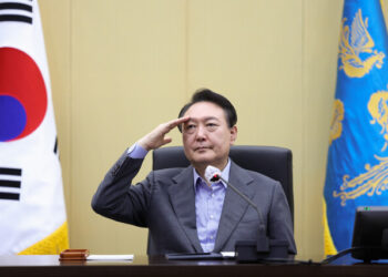 [성한용 칼럼] 법치보다 정치가 앞서야 하는 이유 – 한겨레