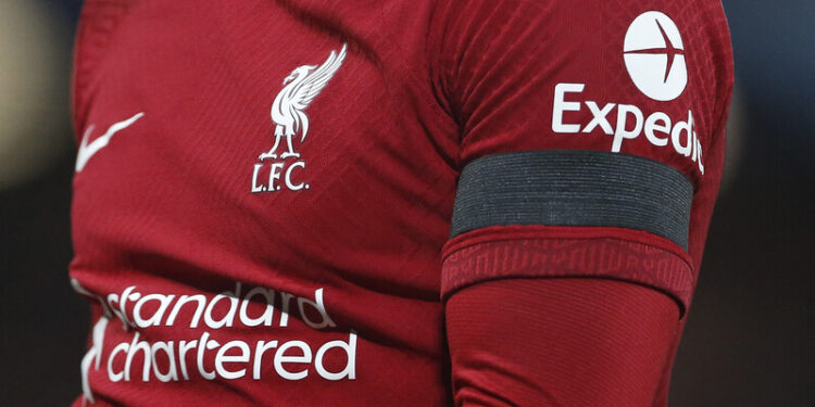 여왕 추모에 야유?…왜 세계는 리버풀의 ‘1분’에 주목했을까