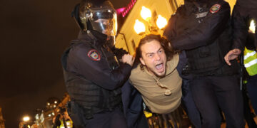 푸틴, 동원령 ‘정치 도박’…우크라 전쟁 러시아 권력 기반 흔드나