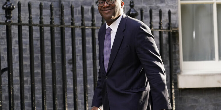 트러스 영국 정부, ‘감세’에 초점 맞춘 새 예산안 발표