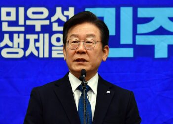 [정치]이재명, 尹 겨냥 “국격 훼손·국민 위협…제재 얘기 옳지 않다”
