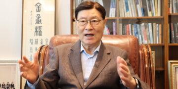 [인터뷰] 김중권 전 민주당 대표 “정치를 풀어가기 위해선 수뇌부가 너무 앞장서면 안돼”