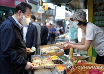 연휴 첫날 급식 봉사한 점심은 통인시장 칼국수