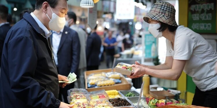 연휴 첫날 급식 봉사한 점심은 통인시장 칼국수