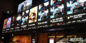 팬데믹이 만든 영화 '겹치기 출연'…시너지일까 역효과 날까 – 매일경제