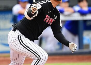 문보경 `만루찬스 살린 2타점 적시타` [MK포토]