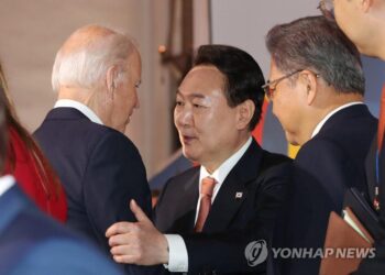 백악관 "한미 정상, 북한위협 해결에 긴밀협력 재확인" – 매일경제