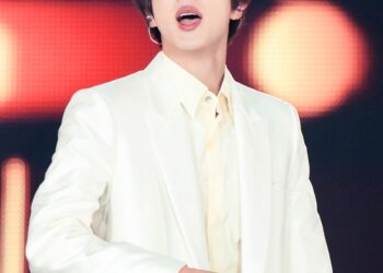 방탄소년단 맏형 ‘진’ 방탄헬멧 쓴다… 하이브 주가 2% 하락 [마감 시황]