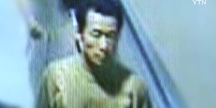 [사회]미성년 연쇄 성폭행범 김근식, 등교 시간대 외출 금지