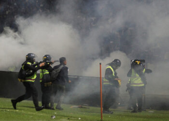 인도네시아 축구장 난동 사건 사망자 125명으로 수정