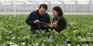 청년 농업인 만난 윤 대통령 “창업 프로그램·전문가 성장 돕겠다” – 한겨레