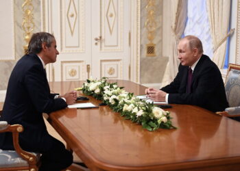 푸틴 “자포리자 원전 대화용의… 핵활동 정치적 레토릭 삼가자”