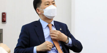 국힘 당권 경쟁 과열… 김기현, “MBC 해체” 까지 – 한겨레