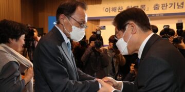 [포토] 야권 인사 한자리에…이해찬 전 대표 회고록 출판기념회 – 한겨레