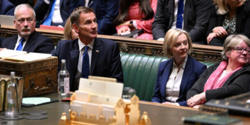 ‘감세안 역풍’ 트러스 영국 총리 “실수해서 미안”…사퇴는 거부