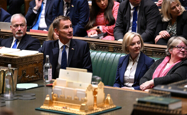 ‘감세안 역풍’ 트러스 영국 총리 “실수해서 미안”…사퇴는 거부