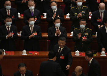 3연임 시진핑, 권력도 세졌다…당헌에 ‘두개의 확립’ 포함