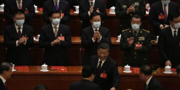 3연임 시진핑, 권력도 세졌다…당헌에 ‘두개의 확립’ 포함