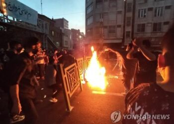 히잡 시위 맞선 이란 인터넷 통제로 35조원 경제 손실