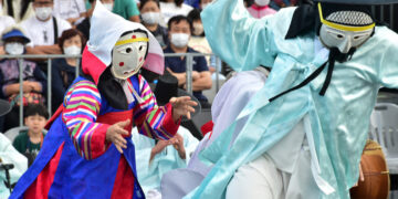 "거 참 재밌네!"…오감이 흥겨운 안동국제탈춤페스티벌 – 뉴시스