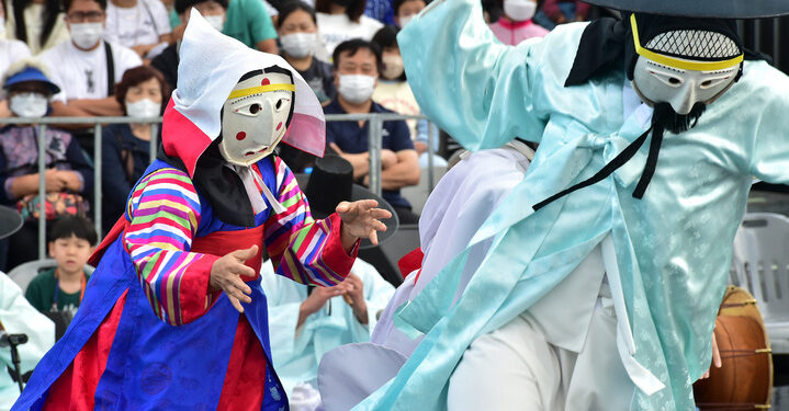 "거 참 재밌네!"…오감이 흥겨운 안동국제탈춤페스티벌 – 뉴시스