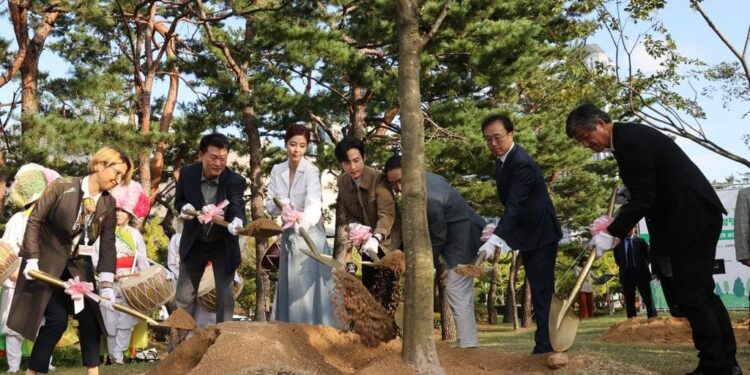 부산국제영화제 `영화의 숲` 행사…김한민 감독·김규리 참석