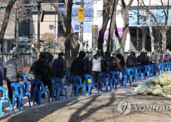 경기침체에 줄어든 온정…무료급식소·연탄은행 `찬바람` – 매일경제