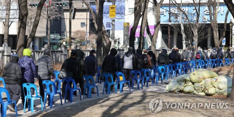 경기침체에 줄어든 온정…무료급식소·연탄은행 `찬바람` – 매일경제