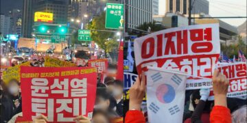 “문재인·이재명 구속” vs “윤석열 퇴진”…정치구호 난무한 주말 도심