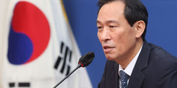 우상호, ‘김진태 베트남 출장’에 “제정신 아냐”···”비상경제회의, 김진태 대책 내놨어야”