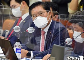 송석준, 尹대통령 풍자 만화에 “학생이 정치 색깔 너무 드러내”