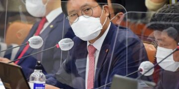 송석준, 尹대통령 풍자 만화에 “학생이 정치 색깔 너무 드러내”