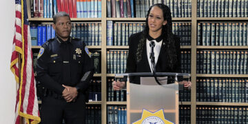 펠로시 남편 폭행범 “펠로시 의장 무릎 부수려 했다”