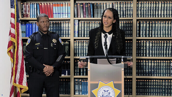 펠로시 남편 폭행범 “펠로시 의장 무릎 부수려 했다”