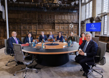 G7, 러시아산 원유에 상한캡 씌운다…배럴당 60달러 안팎 될듯