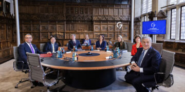 G7, 러시아산 원유에 상한캡 씌운다…배럴당 60달러 안팎 될듯