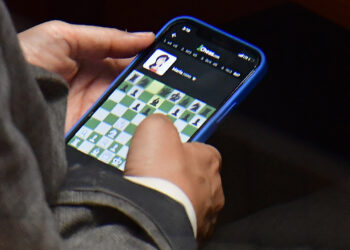 [정치]권인숙, 국회 본회의 중 ‘휴대전화 게임’…”반성”