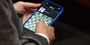 [정치]권인숙, 국회 본회의 중 ‘휴대전화 게임’…”반성”