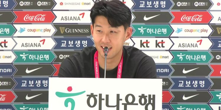 [스포츠]’배트맨’ 된 손흥민 “마스크, 생각보다 가벼워서 놀랐다”