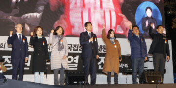 권성동, ‘尹퇴진’ 집회 간 野의원들에 “감정사기꾼, 정치 무당, 죽음의 환전상” 비판